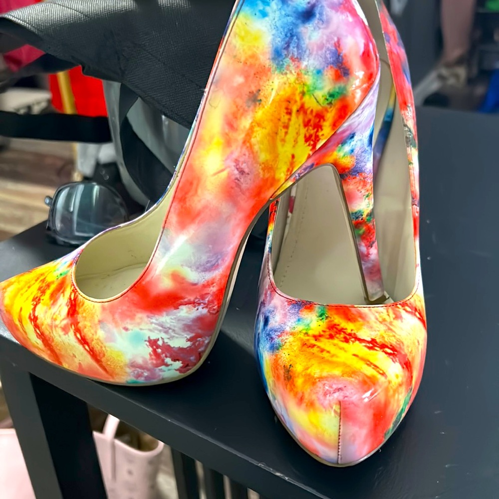 BCBG GIRLS 4.5 platform style Heels 👠 , watercolor